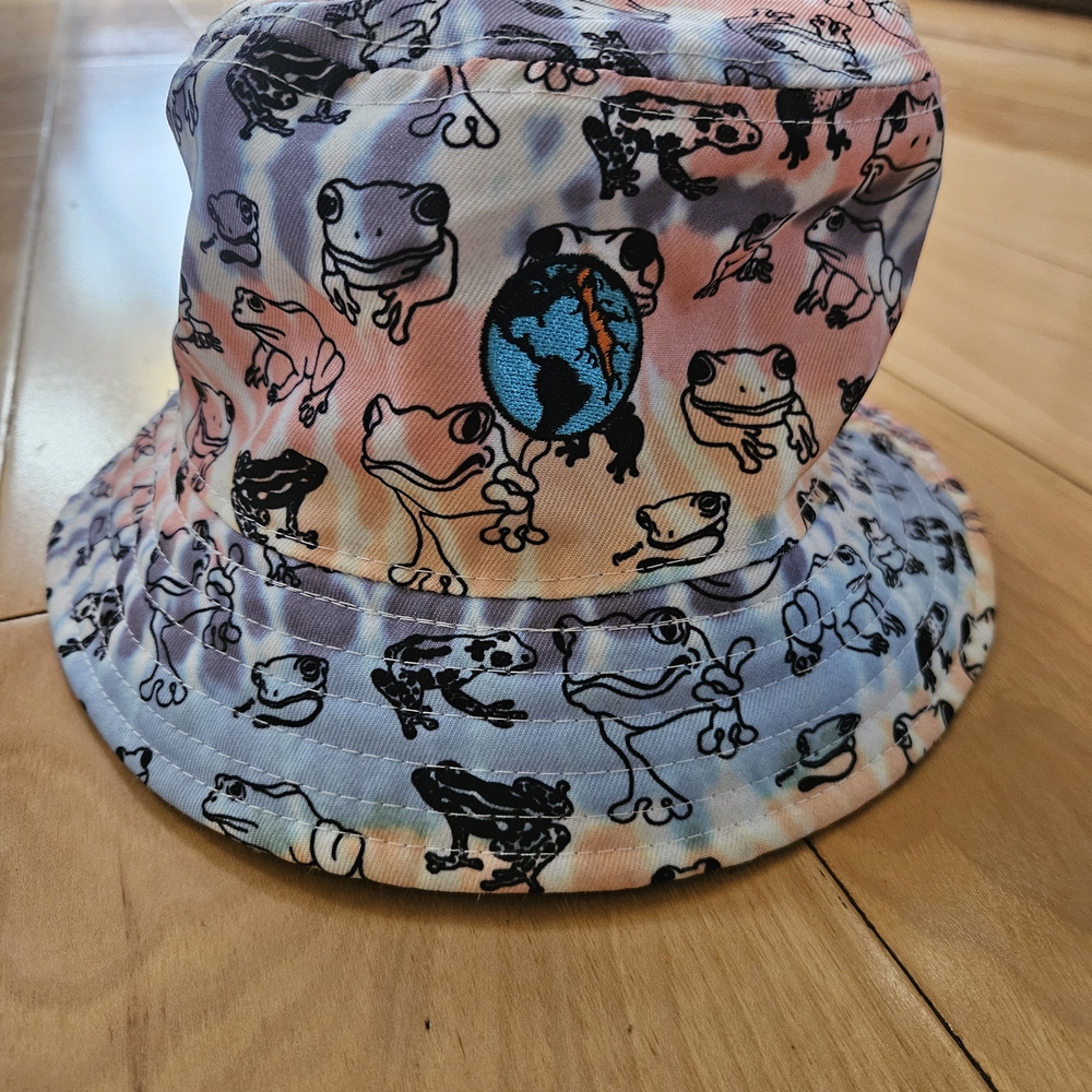 Colorful Frog Print Bucket Hat